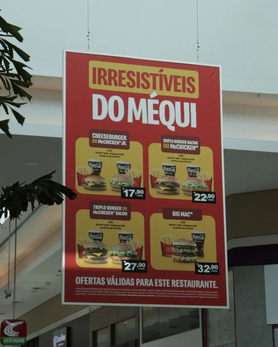 Banner suspenso do McDonald's, por D'Caris