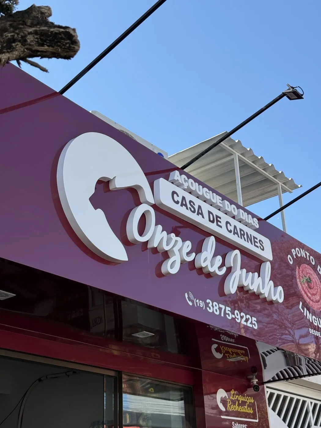 Fachada da Onze de Junho, por D'Caris