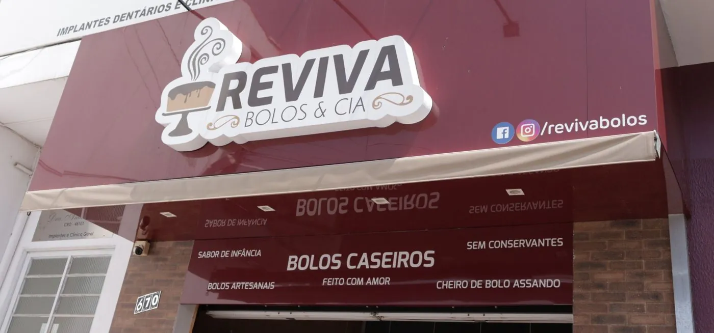 Fachada em ACM com letra caixa da Reviva Bolos, por D'Caris