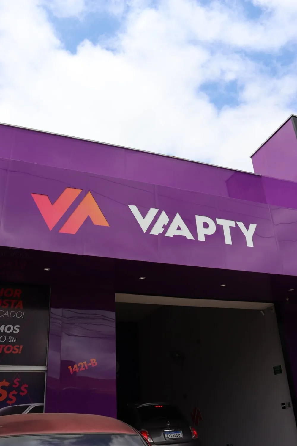Fachada em ACM da Vaapty, por D'Caris