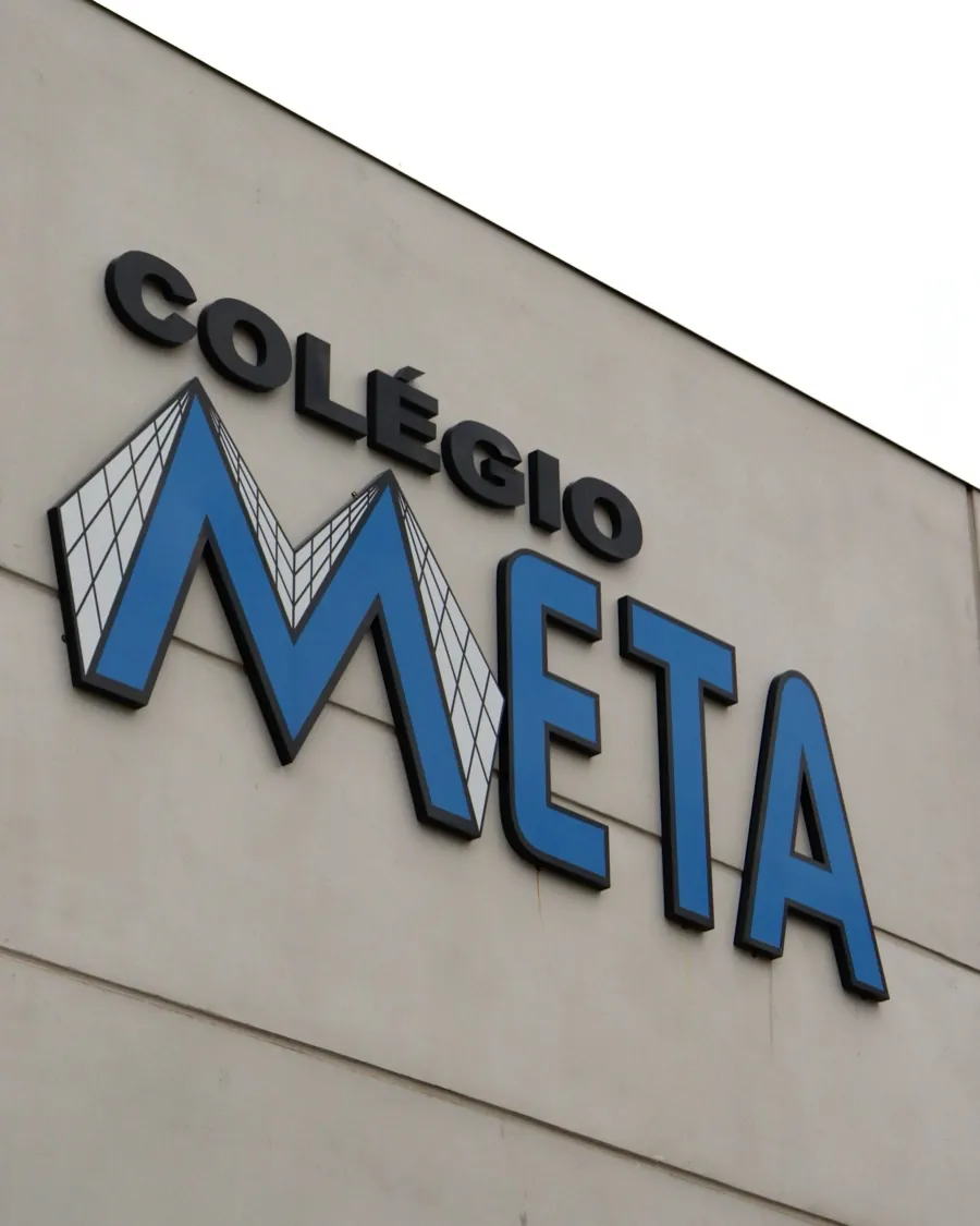 Letra caixa do Colégio Meta, por D'Caris