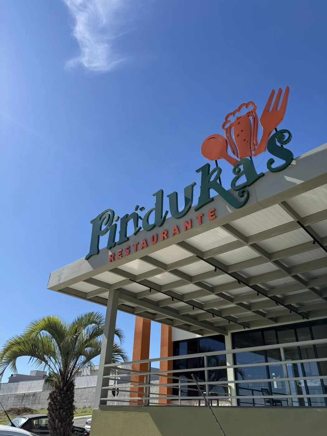Letreiro em letra caixa da Pindukas Restaurante, por D'Caris
