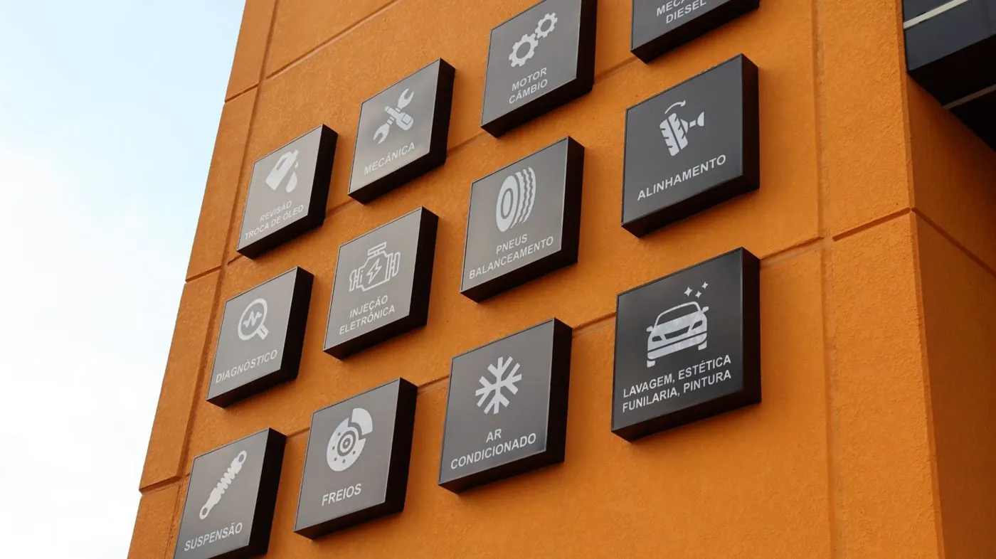 Placas de serviços da Rodabem Car Service, por D'Caris