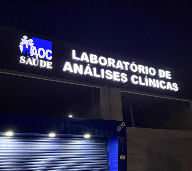 letra caixa retroilumindada